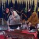PEMBICARA dari Perwakilan BKKBN Sumut Dra. Tengku Lafalinda, M.Pd dan Dinas Kesehatan Sumut, Lia Yulani SGz sedangkan moderator Idau Ginting SST, M.Kes Pengurus BKOWSU Bidang Kesra saat kegiatan berlangsung. Waspada/Anum Saskia