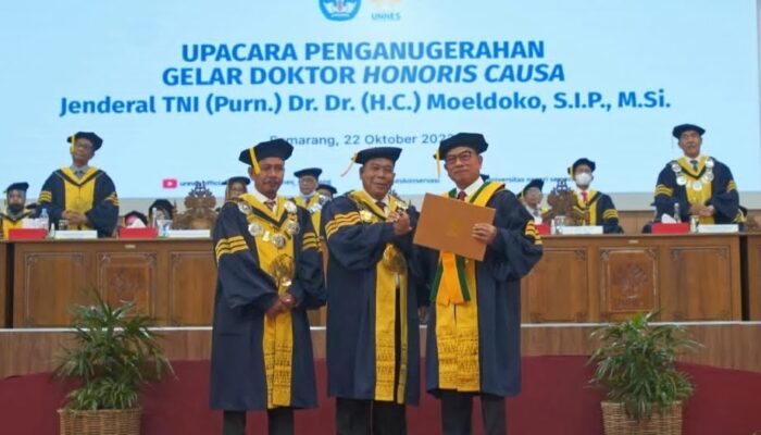Moeldoko Raih Doktor Honoris Causa dari Universitas Negeri Semarang