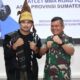 PANGDAM I/BB Mayjen TNI Achmad Daniel Chardin foto bersama dengan Jeka Saragih, petarung MMA UFC dunia asal Kabupaten Simalungun. Waspada/Ist