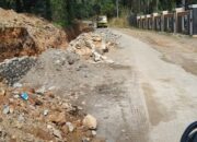 Tumpukan Material Ganggu Pengguna Jalan Di Jalinsum Sosopan