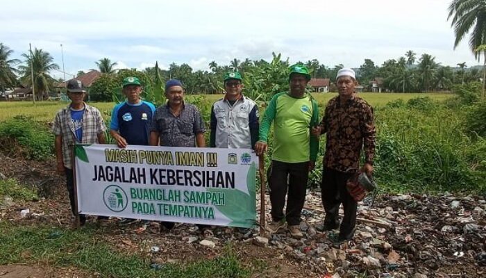 DLH Aceh Besar Bersihkan Sampah Liar Di Lampakuk