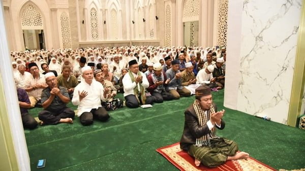 Bupati Tapsel Sambut 1.500 Jamaah Pengajian Surya Al-Hidayah Madina Bupati Tapsel Sambut 1.500 Jamaah Pengajian Surya Al-Hidayah Madina