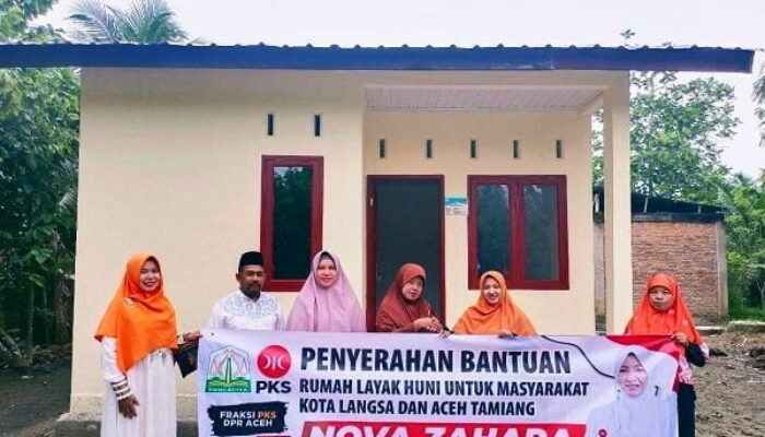 Nova Zahara Serahkan Rumah Bantuan Layak Huni