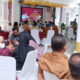 Wali Kota Banda Aceh Bakri Siddiq (kiri barisan depan) sedang mendengarkan pertanyaan para wartawan pada acara ramah tamah dan silaturrahmi dengan insan pers dari berbagai media baik cetak maupun online di Pendopo Wali Kota, kawasan Blang Padang, Banda Aceh, Senin (17/10/22). (Waspada/T.Mansursyah)