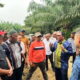 KETUA DPRD Kabupaten Batubara, M.Syafi'i, SH pada kunjungan kerja lapangan mendampingi Komisi A DPRD Sumut dan terkait menyusul HGU PT Socfindo Tanah Gambus yang akan berakhir pada 2023 mendatang.Waspada/Ist