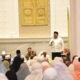 Bupati Tapsel H Dolly Pasaribu saat menyampaikan sambutan kepada 1.500 jamaah Pengajian Surya Al-Hidayah Madina yang hadir dalam rangka silaturrahmi ke Masjid Agung Syahrun Nur Sipirok.(Waspada/Ist)