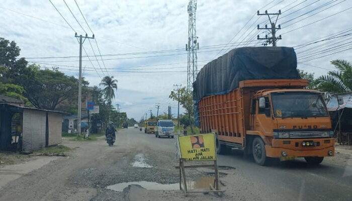 Jalan Negara Di Aceh Timur ‘Bertabur’ Lubang