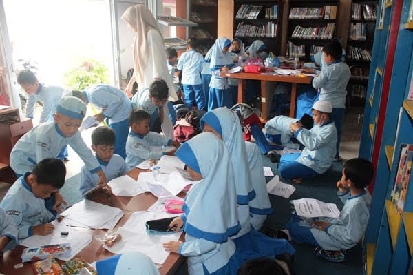 Siswa SD IT Al-Ihya Outing Class Di Dinas Perpustakaan