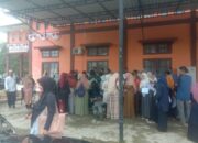 ANTRIAN sejumlah mahasiswa kategori prestasi melakukan penandatanganan penyaluran beasiswa Pemko melalui MPD Kota Subulussalam 2022, Waspada,id/Khairul Boangmanalu