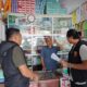 PERIKSA TOKO OBAT: Petugas Unit III Sat Reskrim Polres Aceh Timur, memeriksa satu persatu toko obat dan apotek di Kota Idi Rayeuk, Aceh Timur, Senin (24/10). Waspada/M Ishak