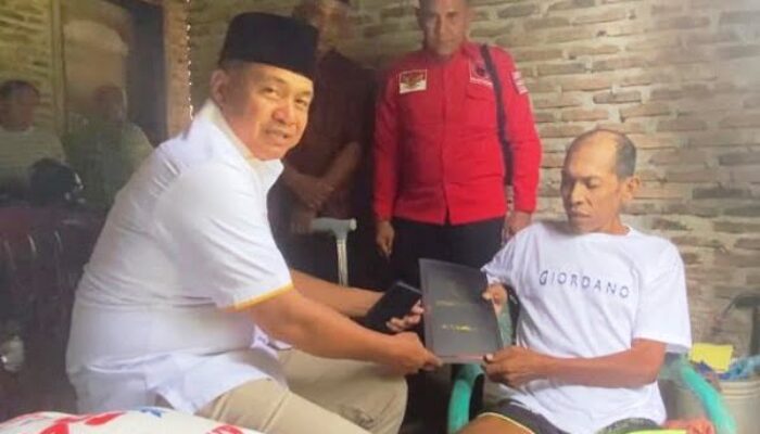 Kepedulian Bupati Zahir Di Tengah Warga Kesulitan Karena Sakit