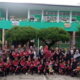 Kepala SMP Negeri 1 Langsa, Yusniar saat melepas siswa untuk mengikuti Kompetisi Inspirasi Paskibra Satuan (KIPAS) ke-10 se Sumatera tahun 2022 di sekolahnya, Rabu (12/10). Waspada/dede