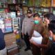 Dinkes bersama Polres Tanah Karo Sidak ke Sejumlah Apotek dan Minimarket di Kabanjahe. Waspada,id/Tio Bukit