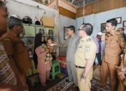 Jenguk Pasien Gagal Ginjal, Ketua DPRK Minta Pemko Beri Pendampingan Khusus