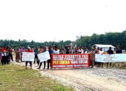 Warga Demo Pertamina Tuntut Perbaikan Jembatan Alur Lebah
