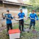 Ular jenis piton yang memangsa ayam warga Gampong (desa) Cundien, Kecamatan Lhoong, Aceh Besar, dievakuasi petugas BPBD setempat, Jumat (28/10). (Waspada.id/Ist).