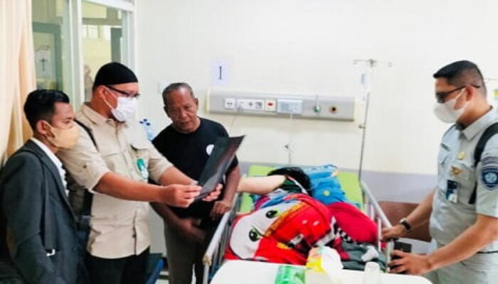Manajemen RSUD Langsa Kunjungi Korban KM 34 Gunung Salak