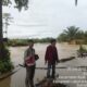Kondisi benteng Sungai Kualuh yang pecah di Dusun Kilang Samin Desa Sialang Taji Kabupaten Labura. (waspada,id/Ist)