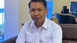 Kepala Kantor Cabang BPJamsostek Kota Langsa, Muhammad Kurniawan di ruang kerjanya, Senin (31/10). Waspada.id/dede