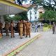Wali Kota Binjai A Hamzah bersama kadis PU Binjai Ir Elvi Sari Ulina Ginting serta PUPR Provsu meninjau tribun lapangan Merdeka Binjai yang akan direnovasi.(waspada.id/Nazelian Tanjung)