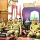 Pj.Gubernur Aceh, Achmad Marzuki didampingi Sekda Aceh, Bustami, Kepala Bank Indonesia Perwakilan Aceh, Achris Sarwani, dan Kepala SKPA terkait, saat mengikuti Rakor Pengendalian Inflasi Daerah bersama Mendagri Muhammad Tito Karnavian, secara virtual dari Meuligoe Gubernur Aceh, Banda Aceh, Senin (31/10). (Waspada.id/Zafrullah