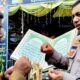 Camat Delima, Karniadi, S.Sos sedang menjelaskan kepada Kasat Samapta Polres Pidie AKP Sopianto tentang sejarang Alquran kuno yang ditulis tangan Tgk Chik Direube. Penjelasan itu disampaikan saat AKP Sopianto dan rombongan mengunjungi Stand Kecamatan Delima, karena tertarik dengan Duplikat Alquran raksasa yang dipampang di depan Stand. Rabu (12/10) Waspada/Muhammad Riza