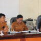 Sekretaris Daerah, Augus Sitorus (kiri) pimpin rapat Dewan Gerakan Menuju Smart City Kabupaten Toba. Waspada/Ist