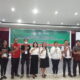 Plt.Kadisbudpar, Rusti Hutapea (tengah) foto bersama dengan para Nara Sumber dan perwakilan peserta pelatihan pemandu outbond. Waspada/Ramsiana Gultom