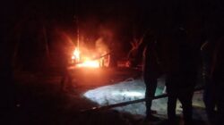 Telaga minyak peninggalan PT. Asamera Oil di areal perkebunan PT. PPP yang dikelola oleh masyarakat kembali terbakar di Desa Seunebok Lapang, Kecamatan Peureulak Timur Kabupaten Aceh Timur, satu orang meninggal dunia dan dua luka bakar, Kamis (13/10). Waspada/ist