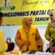 DIALOG: Ketua DPD II Partai Golkar T Saifullah TS, anggota DPRA Hj Nurlela, M.Si terlihat berdialog serius dengan Rini salah seorang pemateri dalam acara peningkatan kapasistas fungsionaris Partai Golkar yang digelar di DH Coffee, Selasa (11/10). Waspada/Muhammad Riza