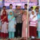 Wakapolres Kota Pematang Siantar Kompol Ismawansa menggelar peringatan Maulid Nabi Besar Muhammad SAW bersama personel beragama Islam dan rangkaian kegiatan itu berupa pemberian santunan kepada anak yatim piatu dan pose bersama usai peringatan di Masjid Safarul Qodri Polres, Jl. Jend. Sudirman. Waspada/ist