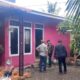 KACA jendela bagian depan rumah Sekdes Hamparanperak yang dilempari OTK, Kamis (13/10) sekira pukul 01:00. Waspada/Andi Aria Tirtayasa