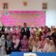 KETUA Bidang KPRK Hj. Rusmini MA didampingi Sekretaris Hj Wan Khairunnisa M.Ag bersama peserta foto bersama. Waspada/ist