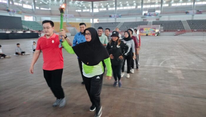 Dahliana – Heriyanto Pembawa Obor Porprovsu