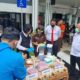 KASAT Narkoba Polrestabes Medan, Kompol Rafles Marpaung menyaksikan pemusnahan barang bukti narkoba dengan cara diblender di halaman kantor Kejari Medan. Waspada/Ist