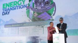 Direktur Utama PLN Darmawan Prasodjo dalam rangkaian acara Energy Transition Day di Bali sekaligus memamerkan dua proyek PLTS yang masuk ke dalam sistem kelistrikan di Bali.