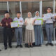 Tiga siswa SMA Harapan Medan yang berhasil meraih prestasi cabang olah raga Polo Air befose bersama pengurus Yaspendhar Ketum Dr.Tapi Rondang Ni Bulan,SE.,M.Si, Sekum Muslim Harahap, Bid Humas Hafriz Rifki Hafas, dan Kepsek SMA Harapan Medan Ojak Manurung. Waspada/Ist