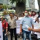 Puluhan abang beca yang tergabung dalam di sejumlah perkumpulan menggelar aksi unjukrasa di depan gedung DPRD Kamis (24/11). Waspada/Partono Budy