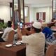 KEPALA Kantor Kementrian Agama Kota Medan DR H Impun Siregar saat menyampaikan materinya saat menjadi narasumber pada diskusi keummatan lintas Ormas Islam yang diselenggarakan oleh pengurus BKM Amal Silaturahim Baru di Hotel Garuda Plaza Medan, Kamis (10/11). Waspada/Andi Aria Tirtayasa