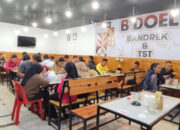 Warung B’Doel Bandrek & TSTDari Gerobak Pinggir Jalan Jadi Cafe Kekinian