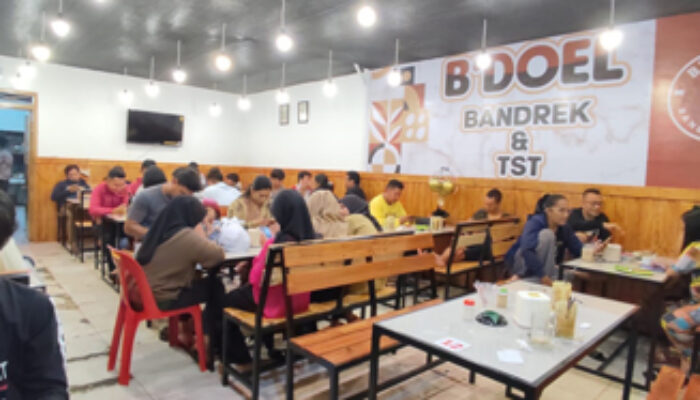 Warung B’Doel Bandrek & TST<br>Dari Gerobak Pinggir Jalan Jadi Cafe Kekinian