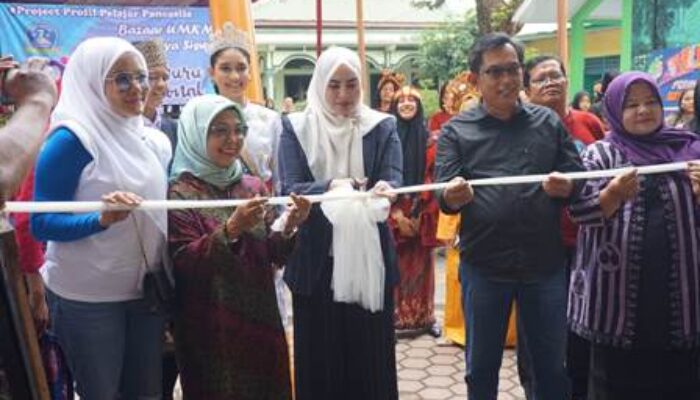 Sri Wahyuni Foundation Dukung Pameran Dan Bazar SMPN 7 Medan