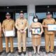 PELAKSANA TUGAS Kadiskominfo Sumut Ilyas Sitorus, foto bersama ASN yang memasuki masa pensiun. Waspada/Ist