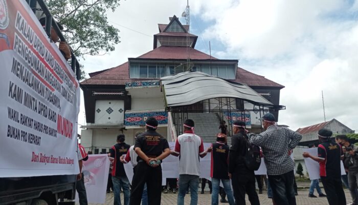 LSM KCBI Karo Gruduk Gedung DPRD Karo, Minta Usut Pembangunan SDN