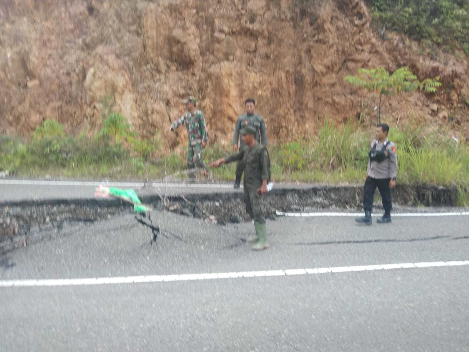 Hujan Deras Akibatkan Jalan Geumpang-Meulaboh Amblas