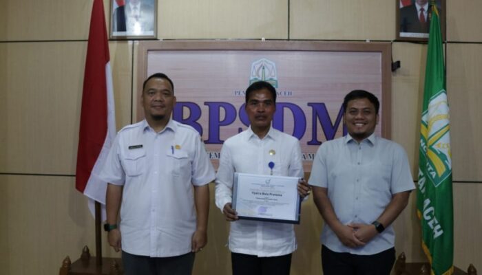 Pemerintah Aceh Terima Penghargaan Vyatra Dari Politeknik Akamigas