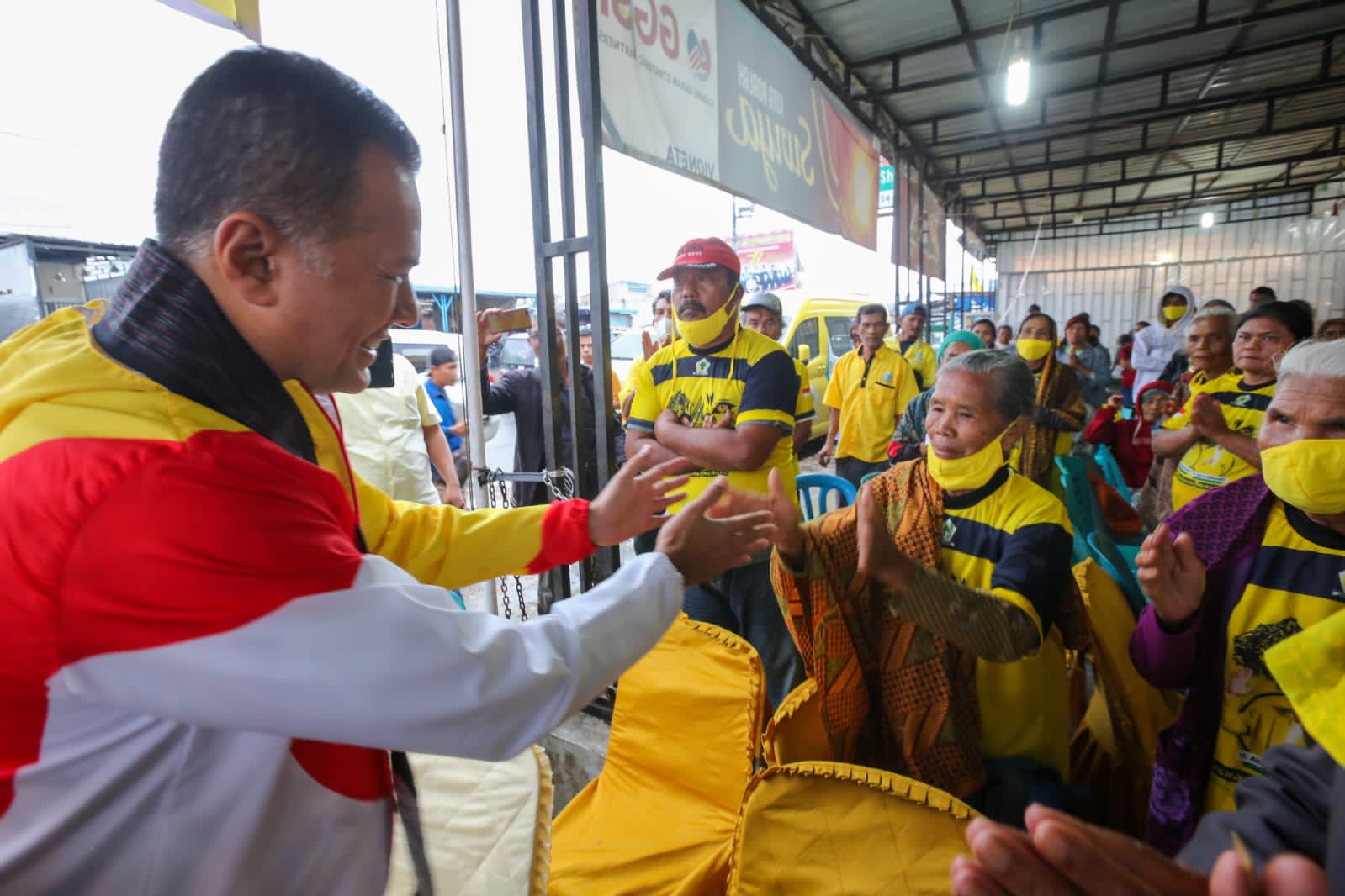 KETUA DPD Partai Golkar Sumut, Musa Rajekshah saat melakukan konsolidasi ke Kantor DPD Partai Golkar Samosir di Pangururan, Selasa (1/11) malam. Waspada/ist