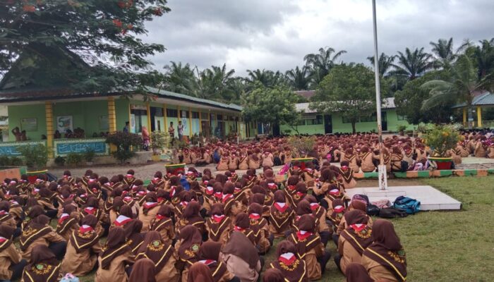 Siswa-siswi MTsN 1 Padanglawas, do’a bersama Setiap Jumat