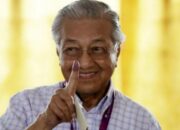 Berusia 97 Tahun, Mahathir Kembali Nyalon PM Malaysia