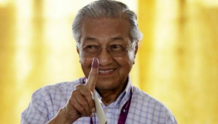 Berusia 97 Tahun, Mahathir Kembali Nyalon PM Malaysia